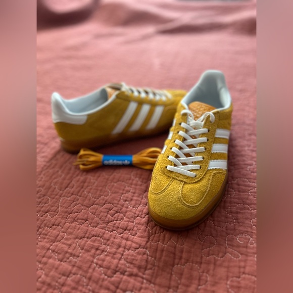 Gazelle Indoor 8.5US Women’s Yellow/Orange - Picture 3 of 3